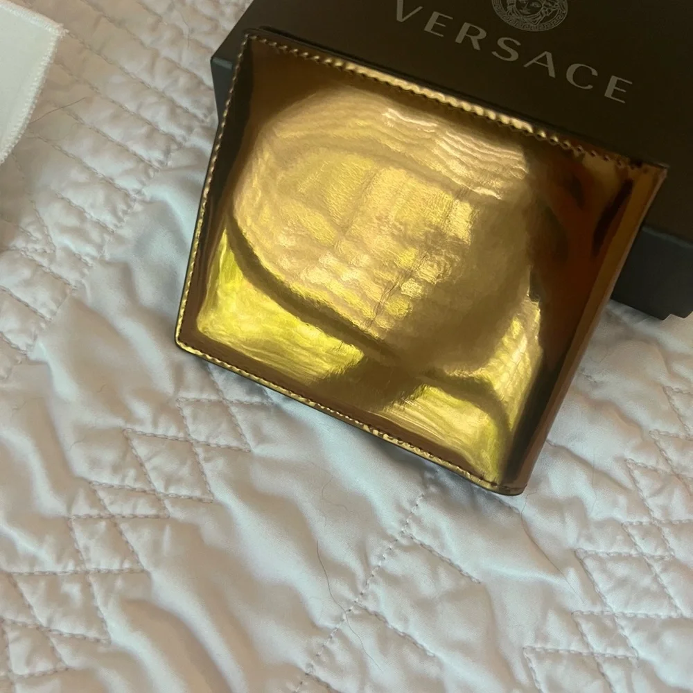 Versace Shiny Gold Card Holder - Picture 6 of 9